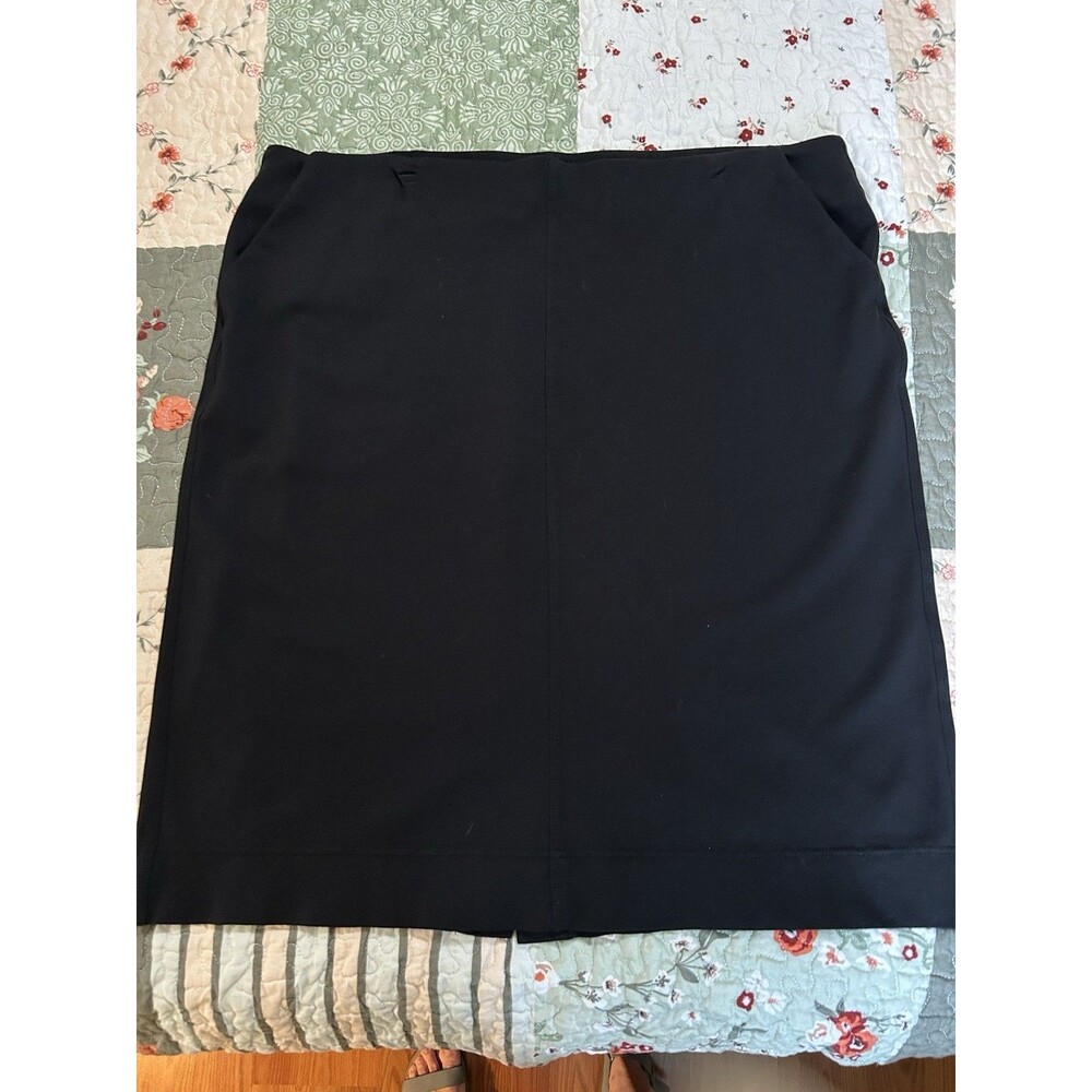 Lee Women's Black Solid Straight & Pencil Skirt, Knee Length, Regular